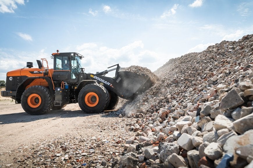 DOOSAN LAUNCHES NEW DL420-7 STAGE V WHEEL LOADER